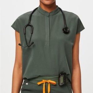 Figs Rafaela Scrub Top in Bonsai